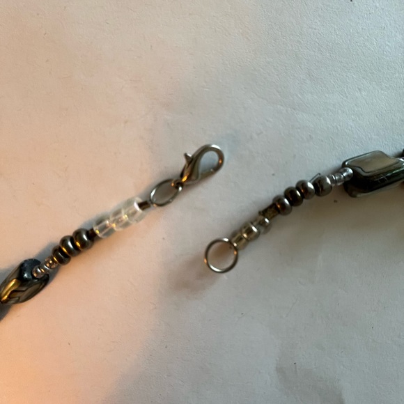 Simple grey shell necklace 20” L - Picture 2 of 6